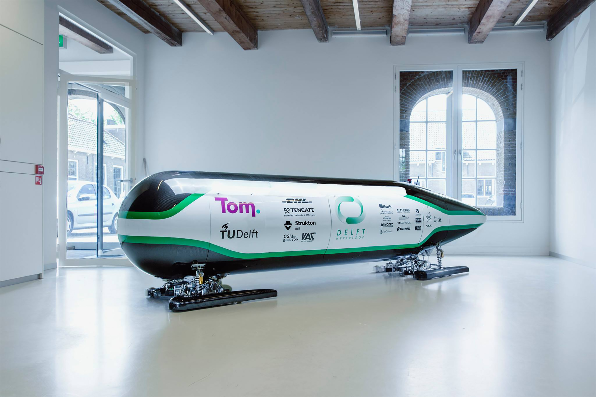 Delft Hyperloop capsule1